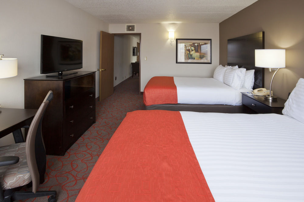 Holiday Inn Express & Suites Bloomington West in Bloomington, Mn