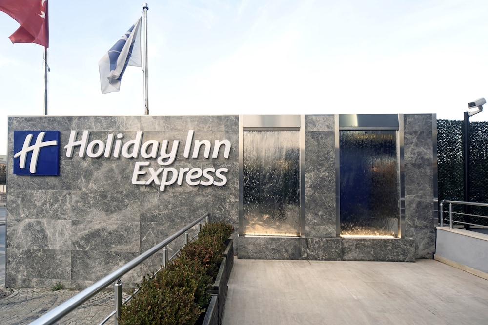 HOLIDAY INN EXPRESS ISTANBUL - ALTUNIZADE in Istanbul