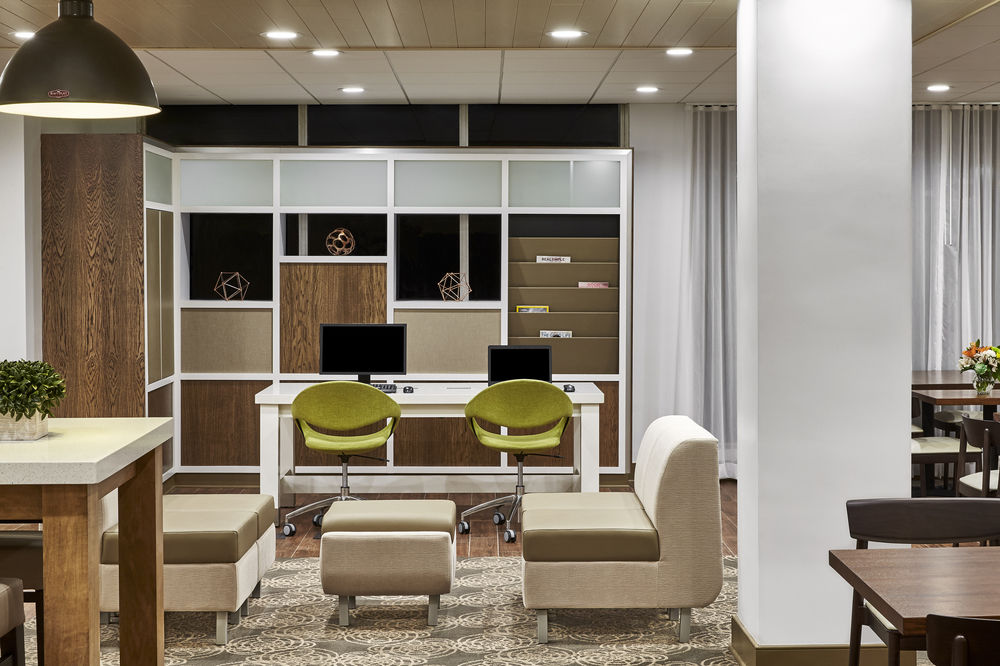HOLIDAY INN ALEXANDRIA AT CARLYLE in Alexandria, Va