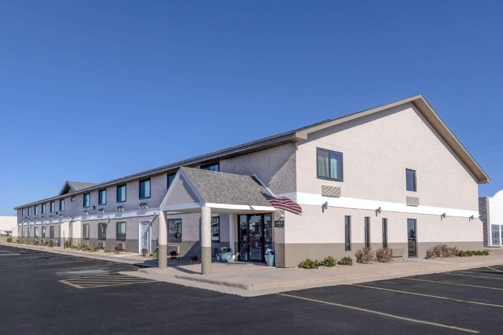 Super 8 by Wyndham Pratt in Pratt, Ks