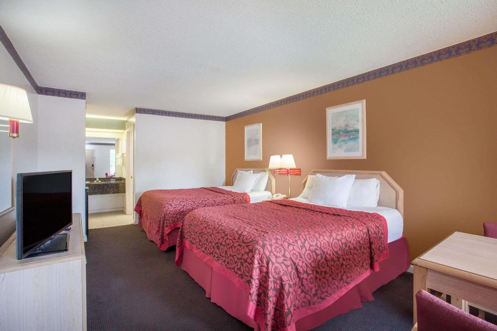 DAYS INN BY WYNDHAM DECATUR SOUTHEAST in Decatur, Al