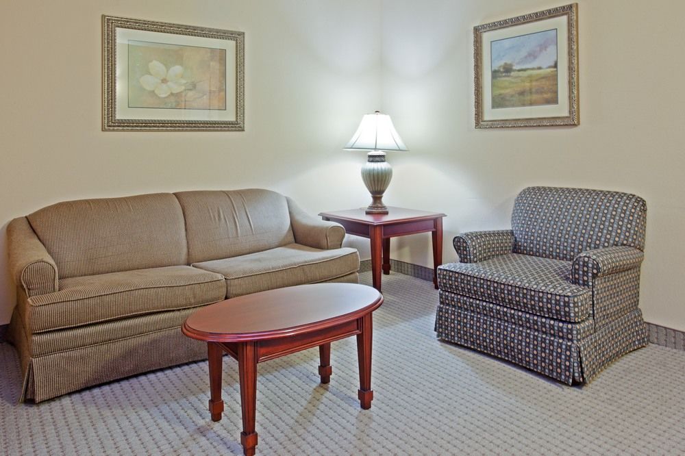 HOLIDAY INN & SUITES COLLEGE STATION-AGGIELAND in College Station, Tx