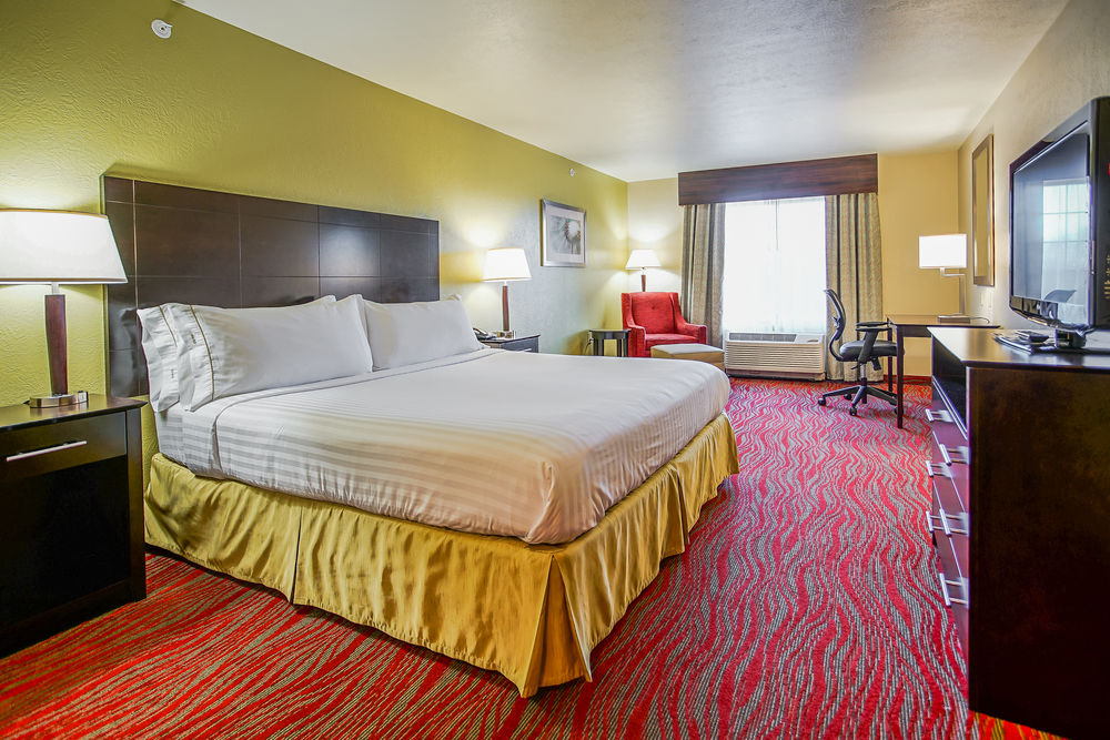 HOLIDAY INN EXPRESS & SUITES INDIANAPOLIS NORTH - CARMEL in Carmel, In