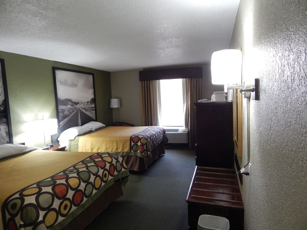 SUPER 8 BY WYNDHAM FT STOCKTON in Fort Stockton, Tx