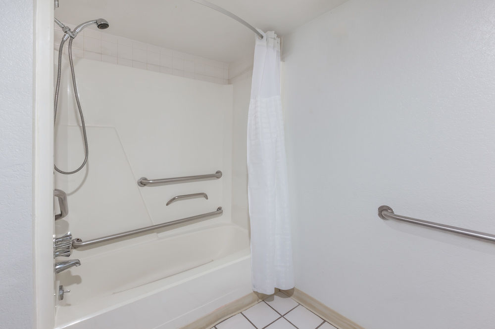 DAYS INN BY WYNDHAM HOLLAND in Holland, Mi