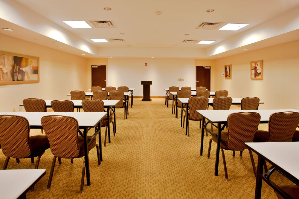 HOLIDAY INN EXPRESS & SUITES ORLANDO-OCOEE EAST in Orlando