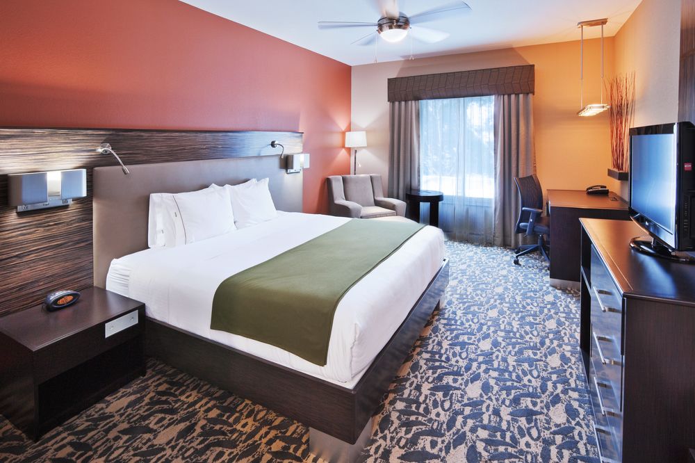 HOLIDAY INN EXPRESS & SUITES NORTH DALLAS AT PRESTON in Dallas, Tx