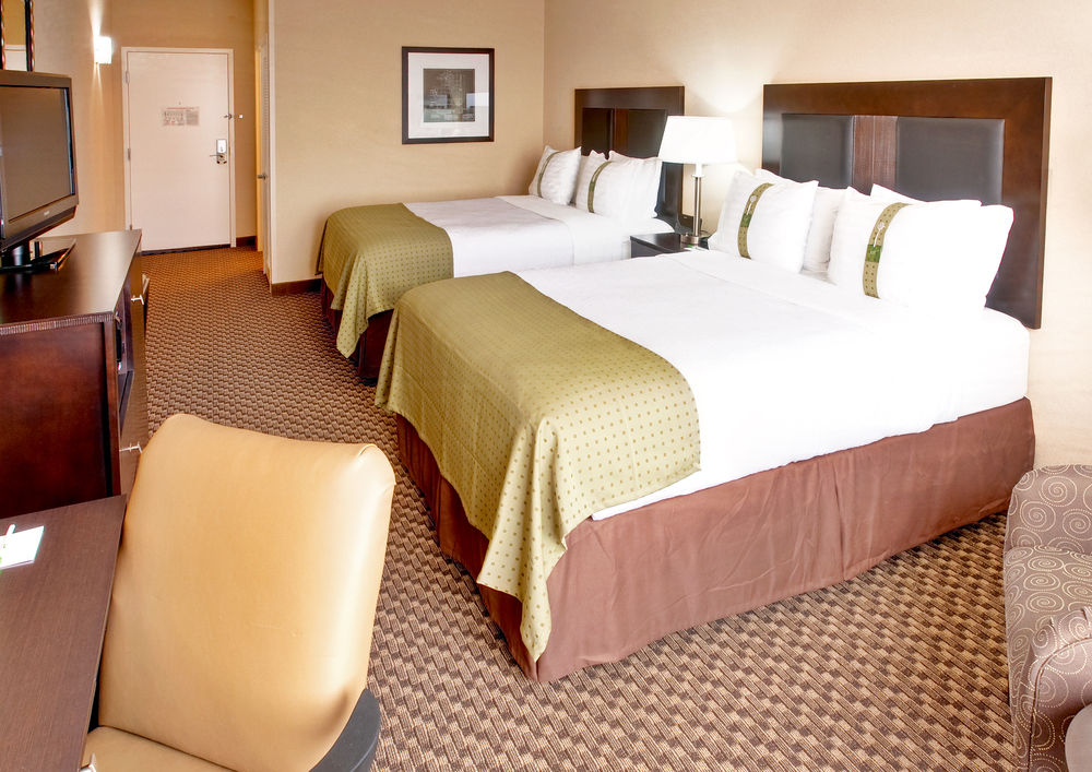 HOLIDAY INN & SUITES MEMPHIS -  WOLFCHASE GALLERIA in Memphis