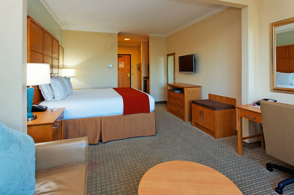 HOLIDAY INN EXPRESS & SUITES SANTA CLARA - SILICON VALLEY in Santa Clara, Ca
