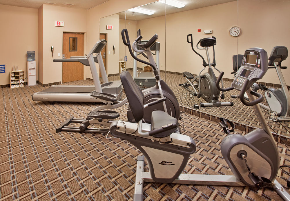 HOLIDAY INN EXPRESS & SUITES KANSAS CITY-LIBERTY (HWY 152) in Kansas City, Mo