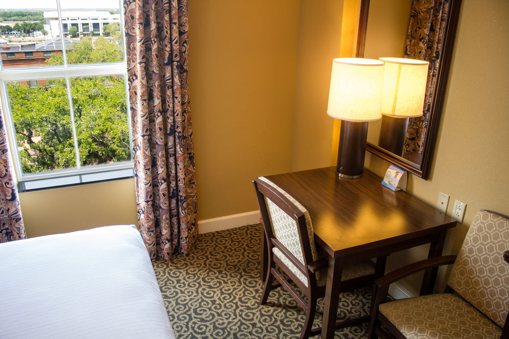 HOLIDAY INN EXPRESS SAVANNAH-HISTORIC DISTRICT in Savannah