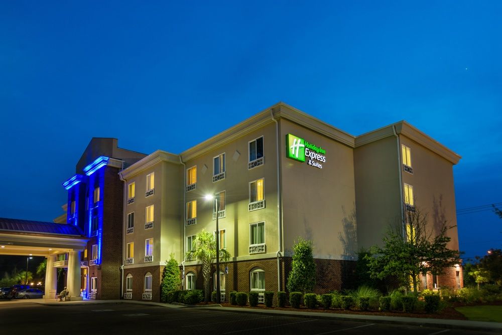 HOLIDAY INN EXPRESS & SUITES SAVANNAH - MIDTOWN in Savannah