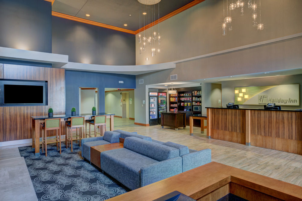 HOLIDAY INN & SUITES MILWAUKEE AIRPORT in Milwaukee