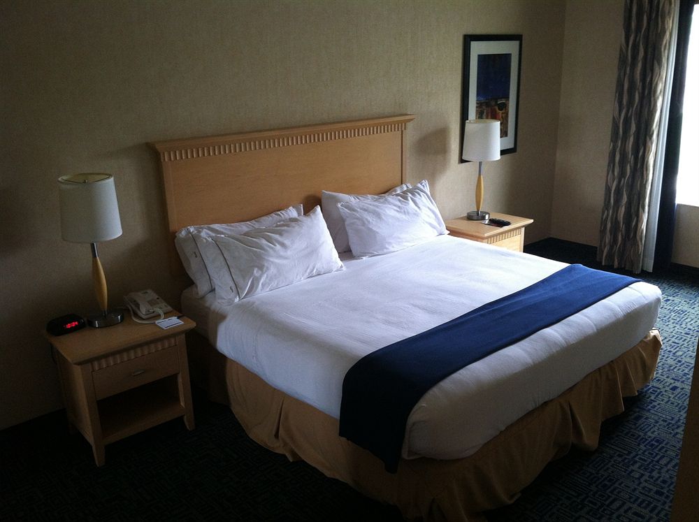 HOLIDAY INN EXPRESS & SUITES SACRAMENTO AIRPORT NATOMAS in Sacramento, Ca