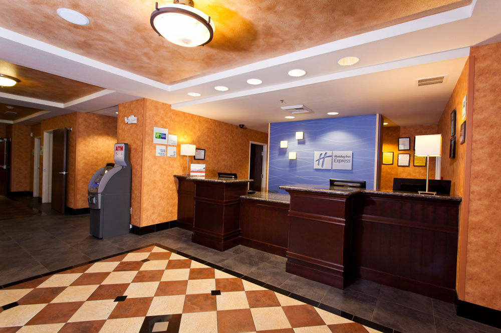 HOLIDAY INN EXPRESS HOTEL & SUITES SACRAMENTO NE CAL EXPO in Sacramento, Ca