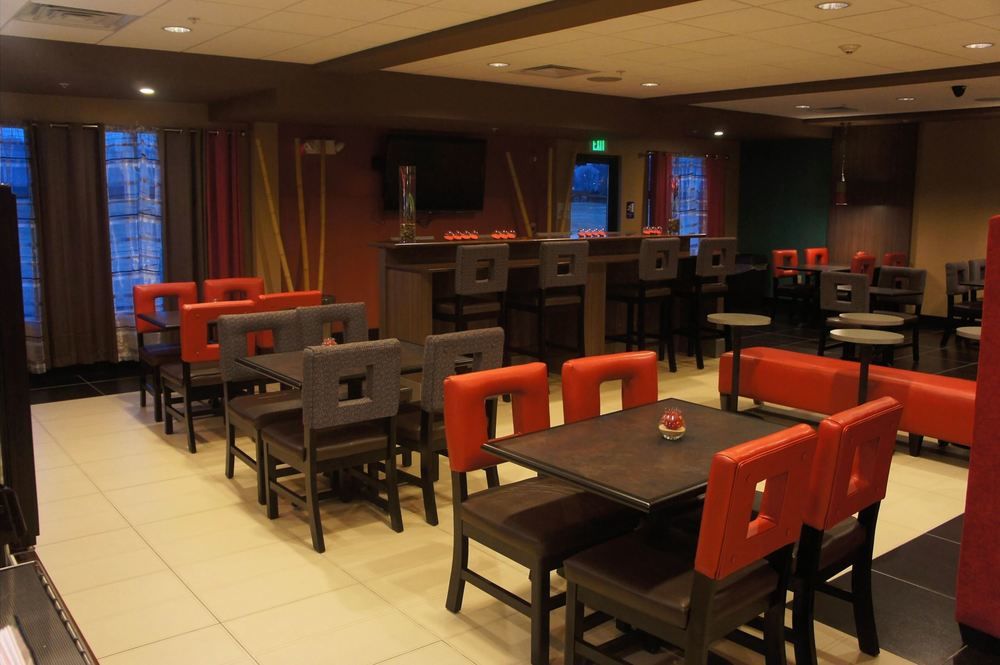 HOLIDAY INN EXPRESS & SUITES YORK NE - MARKET STREET in York, Pa