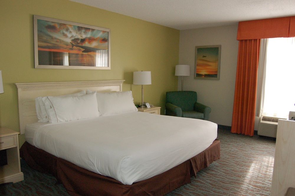 HOLIDAY INN EXPRESS EGLIN AFB in Niceville, Fl