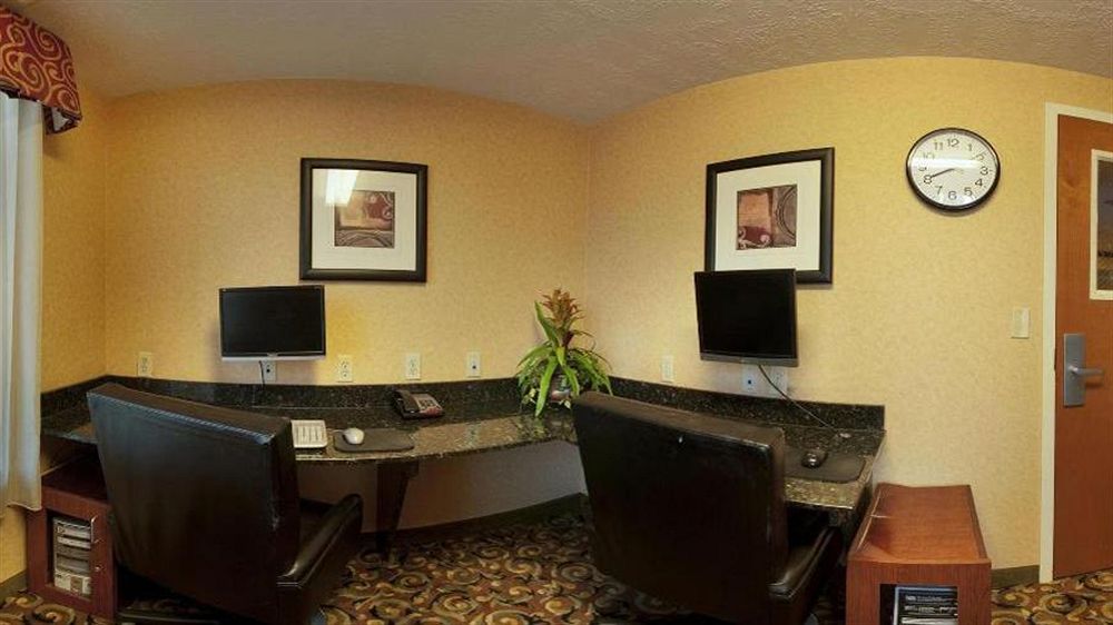 HOLIDAY INN EXPRESS HOTEL & SUITES EL PASO I-10 EAST in El Paso, Tx