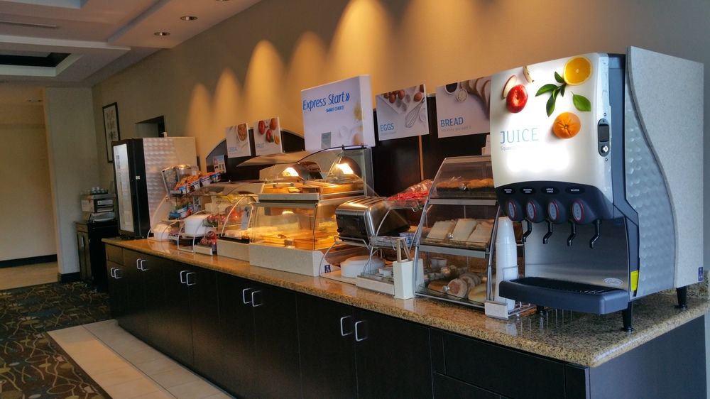 HOLIDAY INN EXPRESS & SUITES FT MYERS EAST- THE FORUM in Fort Myers