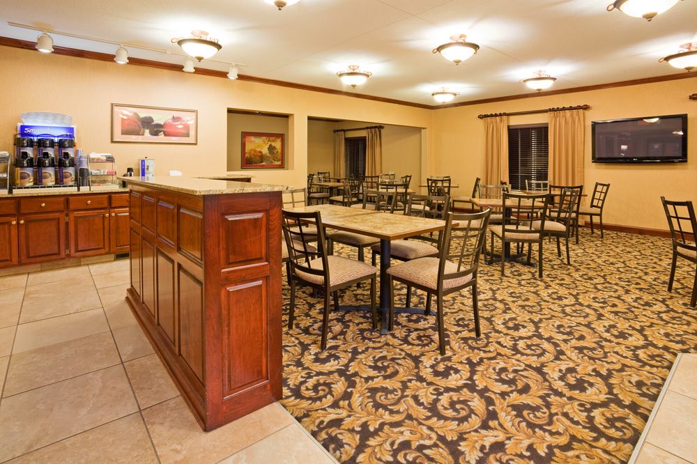 HOLIDAY INN EXPRESS & SUITES SIOUX FALLS AT EMPIRE MALL in Sioux Falls, Sd