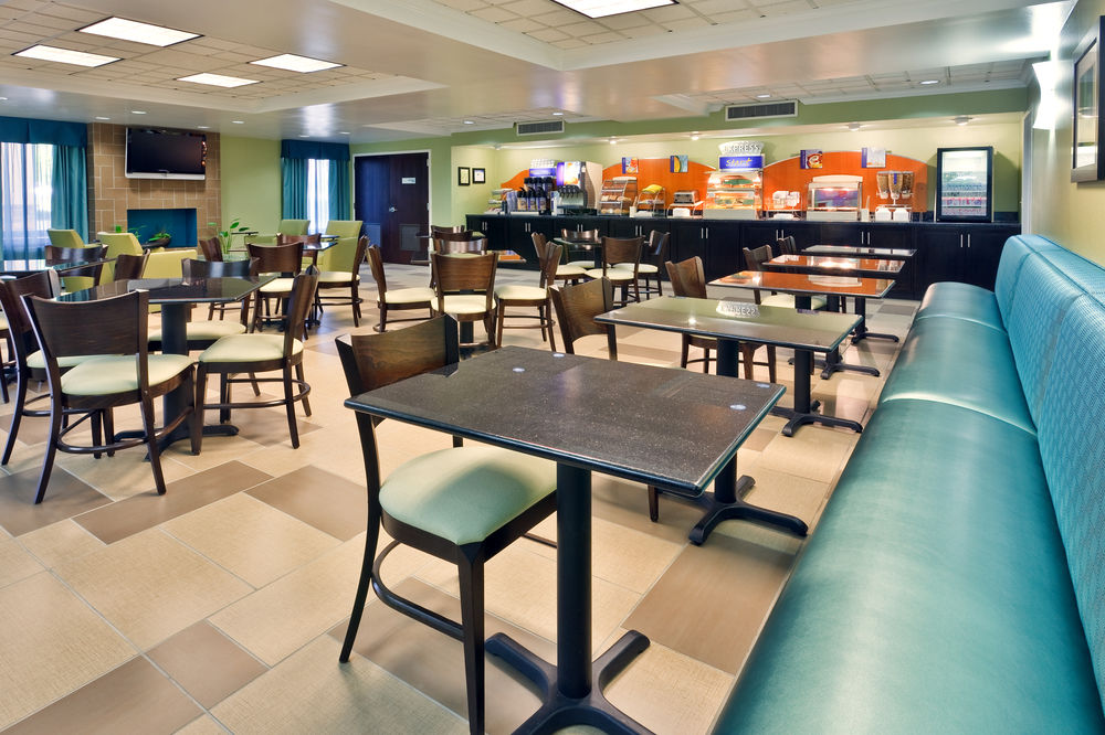 Holiday Inn Express and Suites Brentwood North Nas in Nashville,Tn