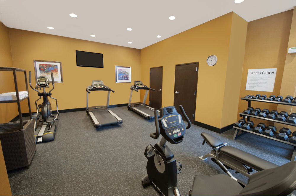 HOLIDAY INN EXPRESS FREDERICKSBURG SOUTHPOINT in Fredericksburg, Va