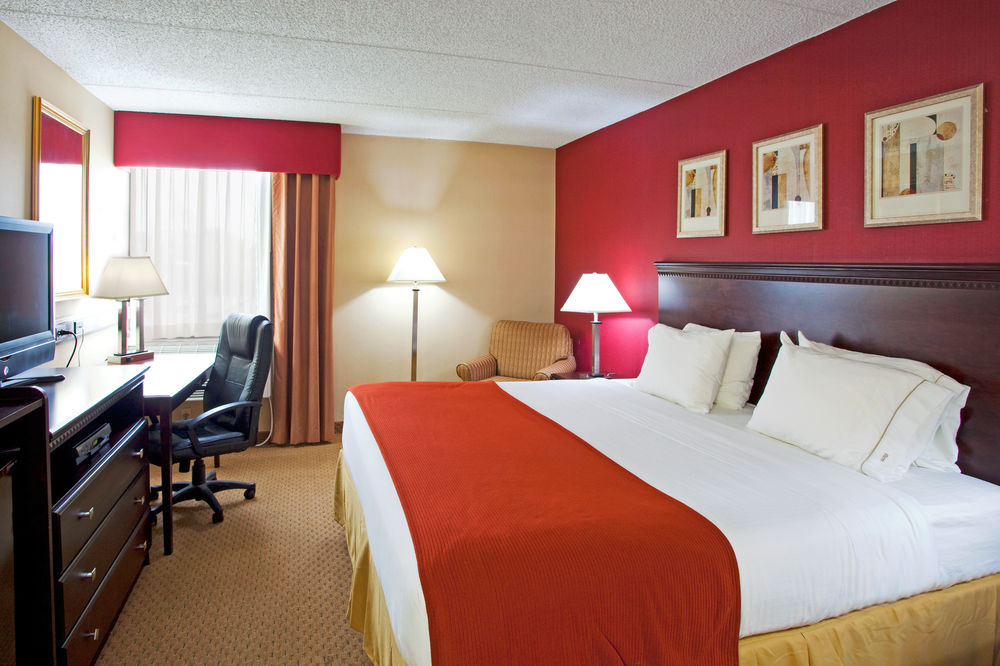HOLIDAY INN EXPRESS ROCHESTER - GREECE in Rochester
