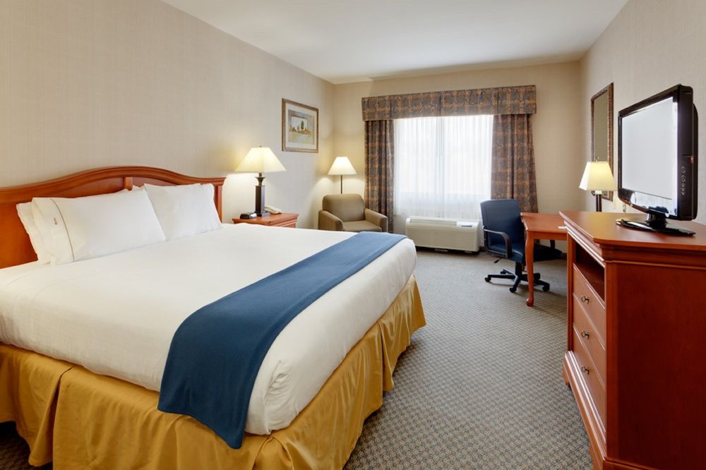 HOLIDAY INN EXPRESS & SUITES ROCHESTER-VICTOR in Rochester
