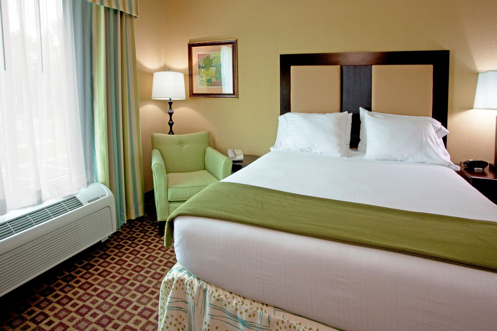 HOLIDAY INN EXPRESS & SUITES CHAFFEE-JACKSONVILLE WEST in Jacksonville, Fl