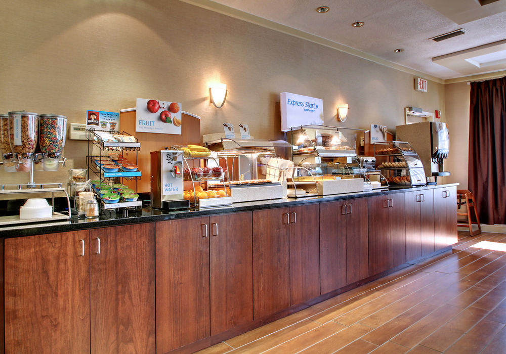 HOLIDAY INN EXPRESS & SUITES JACKSONVILLE SOUTH - I-295 in Jacksonville, Fl