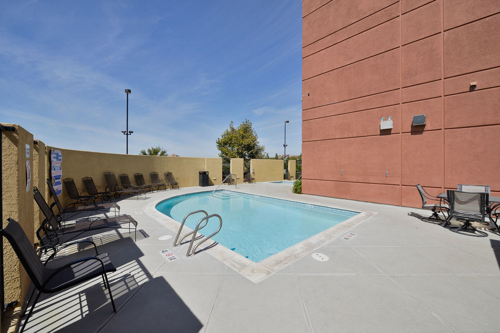 HOLIDAY INN EXPRESS & SUITES ELK GROVE WEST I-5 in Elk Grove, Ca