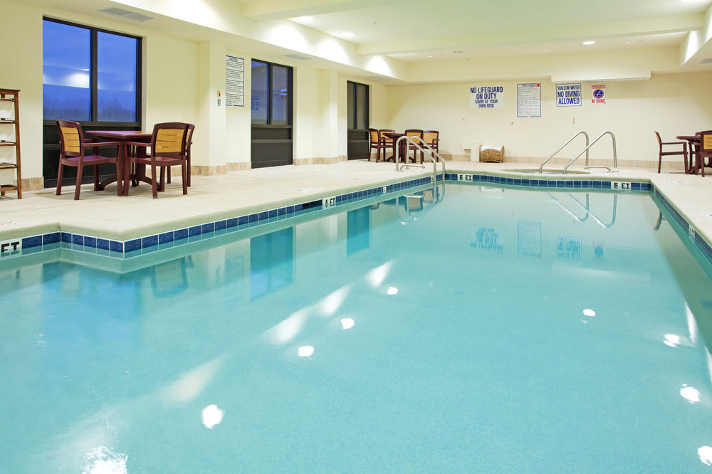 HOLIDAY INN EXPRESS & SUITES HARDEEVILLE-HILTON HEAD in Hardeeville, Sc