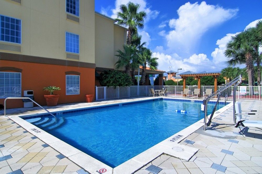 HOLIDAY INN EXPRESS & SUITES DESTIN E - COMMONS MALL AREA in Destin, Fl
