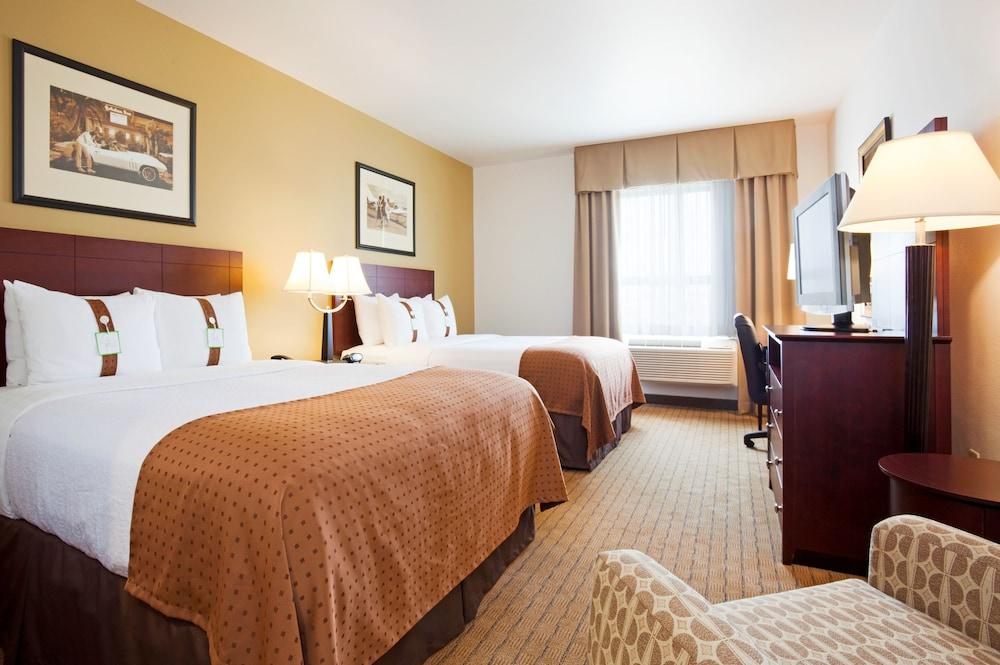 HOLIDAY INN MADISON AT THE AMERICAN CENTER in Madison, Wi