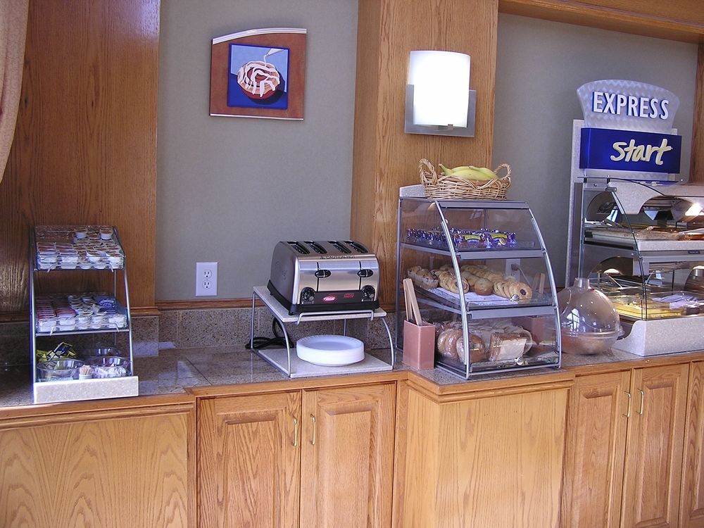 HOLIDAY INN EXPRESS & SUITES RALEIGH NORTH - WAKE FOREST in Raleigh, Nc