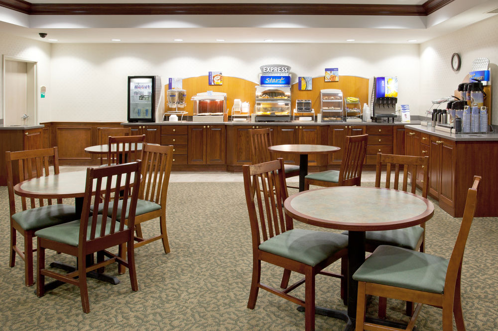 HOLIDAY INN EXPRESS COLUMBUS - OHIO EXPO CENTER in Columbus