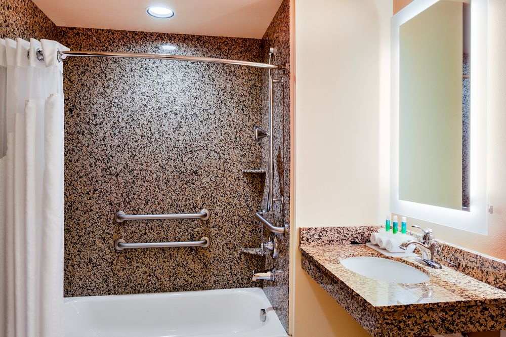 HOLIDAY INN EXPRESS & SUITES MISSOULA NORTHWEST in Missoula