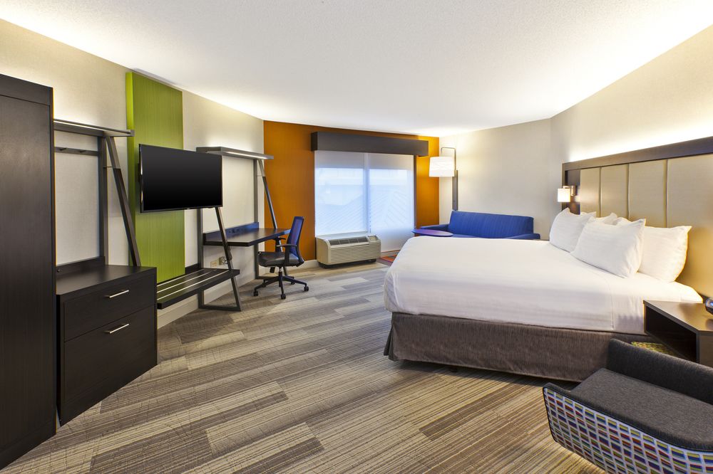 HOLIDAY INN EXPRESS HOTEL & SUITES CHICAGO-MIDWAY AIRPORT in Chicago