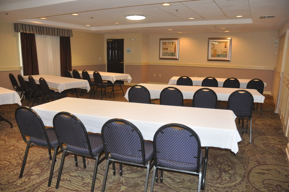 HOLIDAY INN EXPRESS & SUITES SARASOTA EAST - I-75 in Sarasota