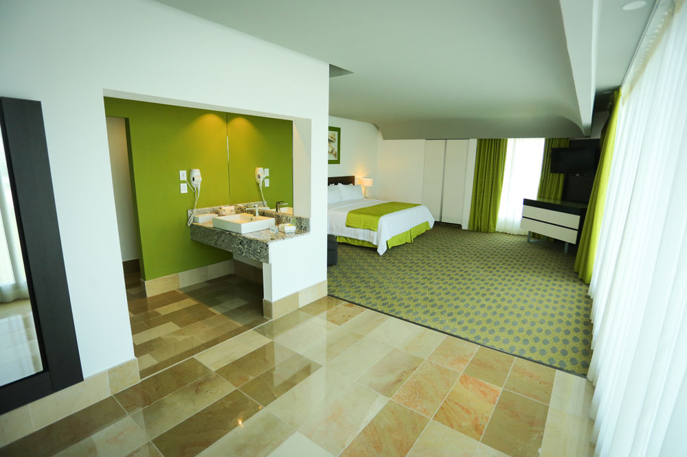 HOLIDAY INN QUERETARO ZONA KRYSTAL in Santiago De Queretaro