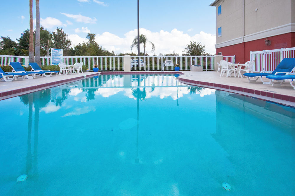 HOLIDAY INN EXPRESS & SUITES ORLANDO INTERNATIONAL AIRPORT in Orlando