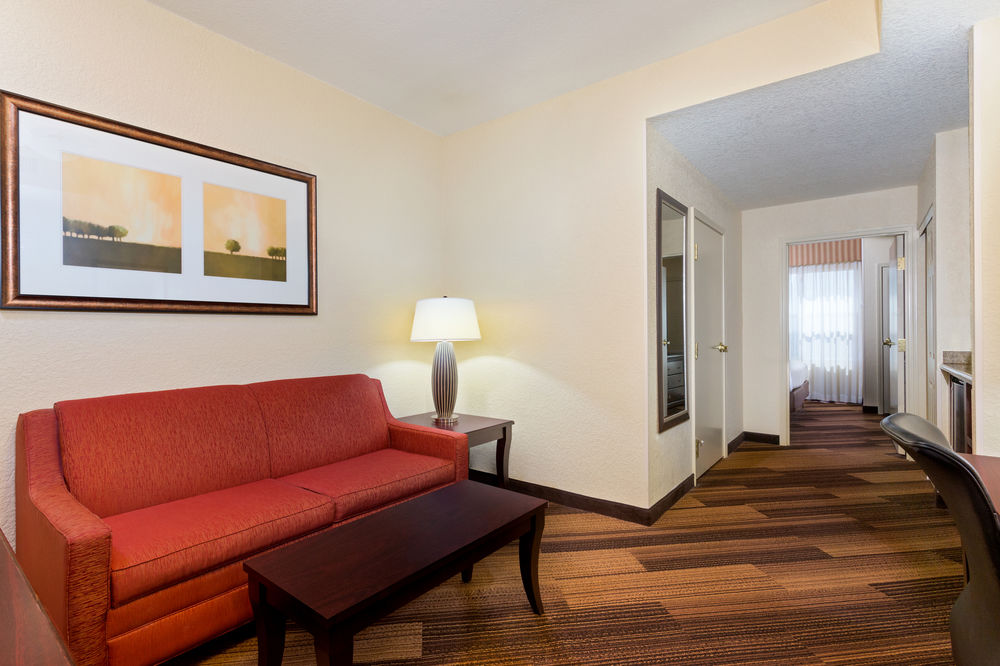 HOLIDAY INN EXPRESS HOTEL & SUITES LAKELAND NORTH - I-4 in Lakeland, Fl