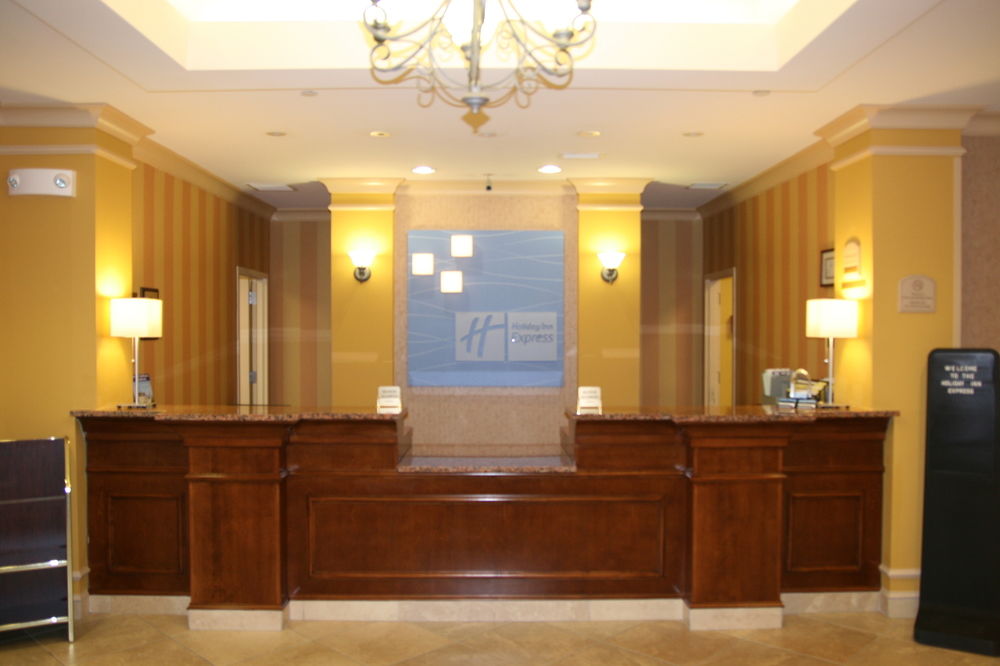 HOLIDAY INN EXPRESS & SUITES FLORENCE I-95 & I-20 CIVIC CTR in Florence, Sc