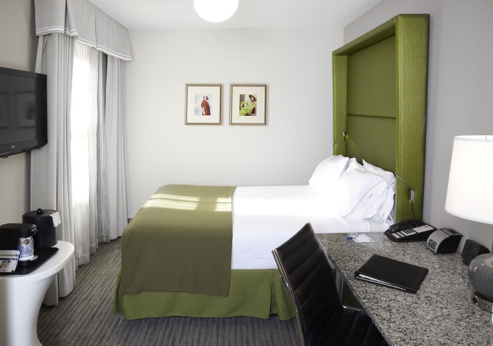 HOLIDAY INN EXPRESS CHICAGO - MAGNIFICENT MILE in Chicago