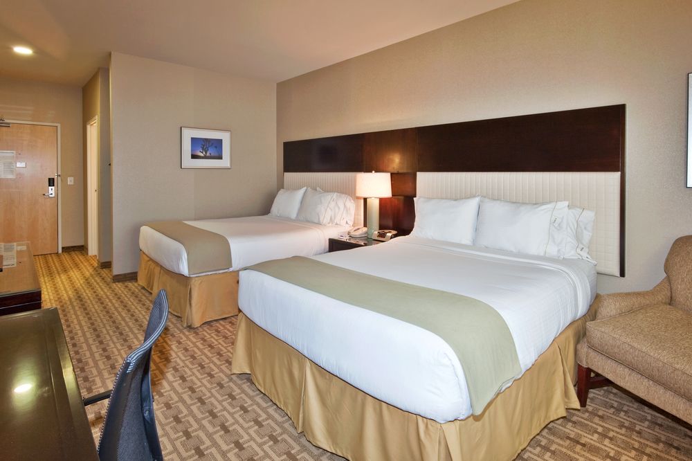 HOLIDAY INN EXPRESS & SUITES LAS VEGAS SW - SPRING VALLEY in Las Vegas