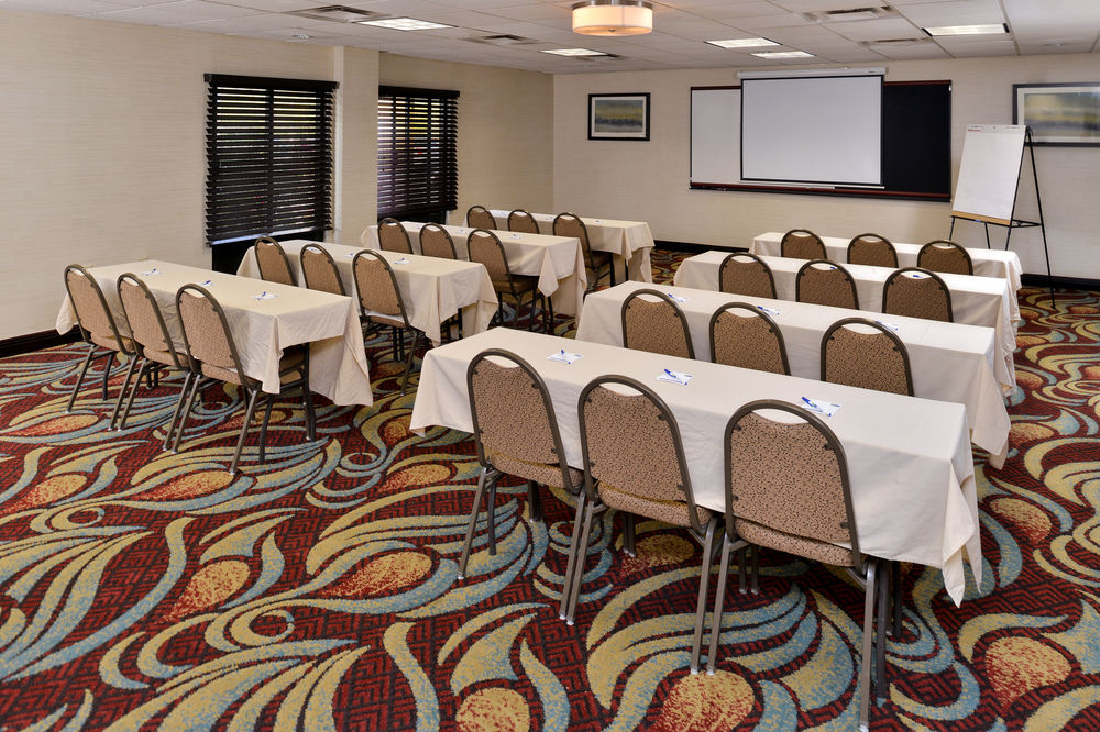 HOLIDAY INN EXPRESS & SUITES TAMPA/ROCKY POINT ISLAND in Tampa, Fl