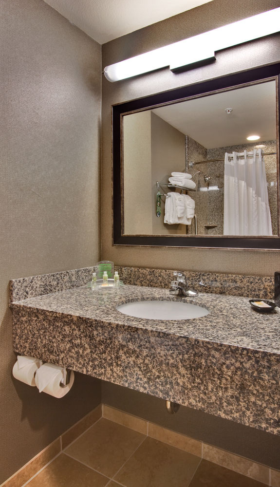 HOLIDAY INN ONTARIO AIRPORT in Ontario, Ca