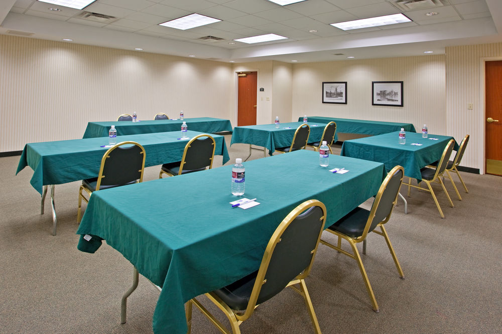 HOLIDAY INN EXPRESS HOTEL & SUITES PITTSBURGH-SOUTH SIDE in Pittsburgh, Pa