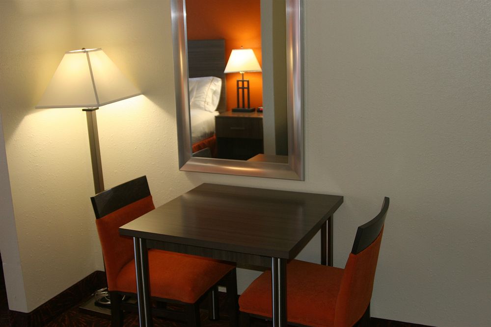 HOLIDAY INN EXPRESS HOTEL & SUITES CHATTANOOGA-LOOKOUT MTN in Chattanooga, Tn