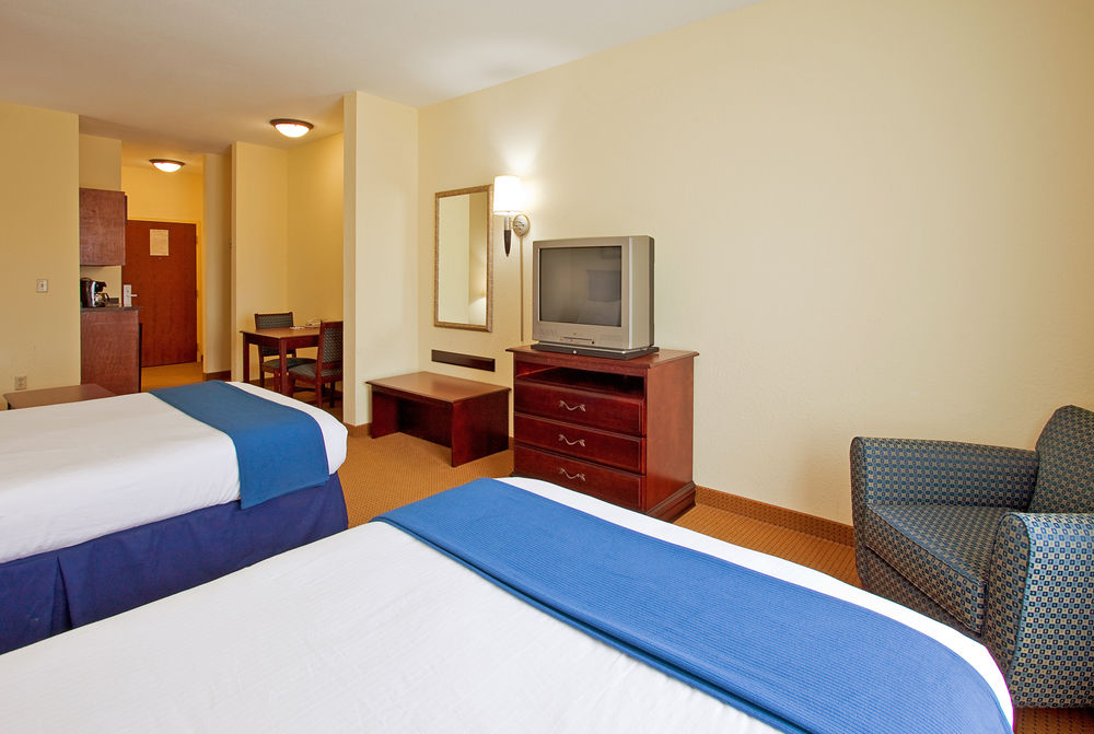 HOLIDAY INN EXPRESS HOTEL & SUITES PANAMA CITY-TYNDALL in Panama City,Fl